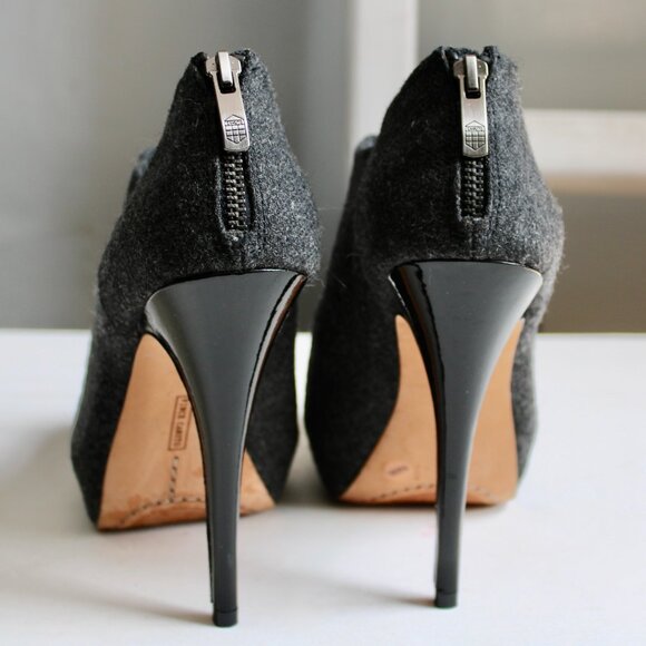 Vince Camuto Gray Black Jerrell Ankle Booties High Heels Size 8.5 - Picture 3 of 7